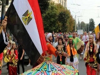 درع المهرجان الدولى للفلكلور بأوكرانيا لجامعة بنها